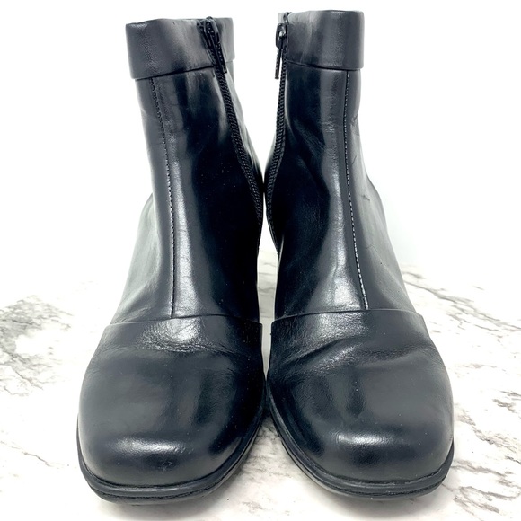 Clarks Black Leather Comfort Ankle Booties 7 Lagenlook Fall Winter Classic Chic - Picture 4 of 12